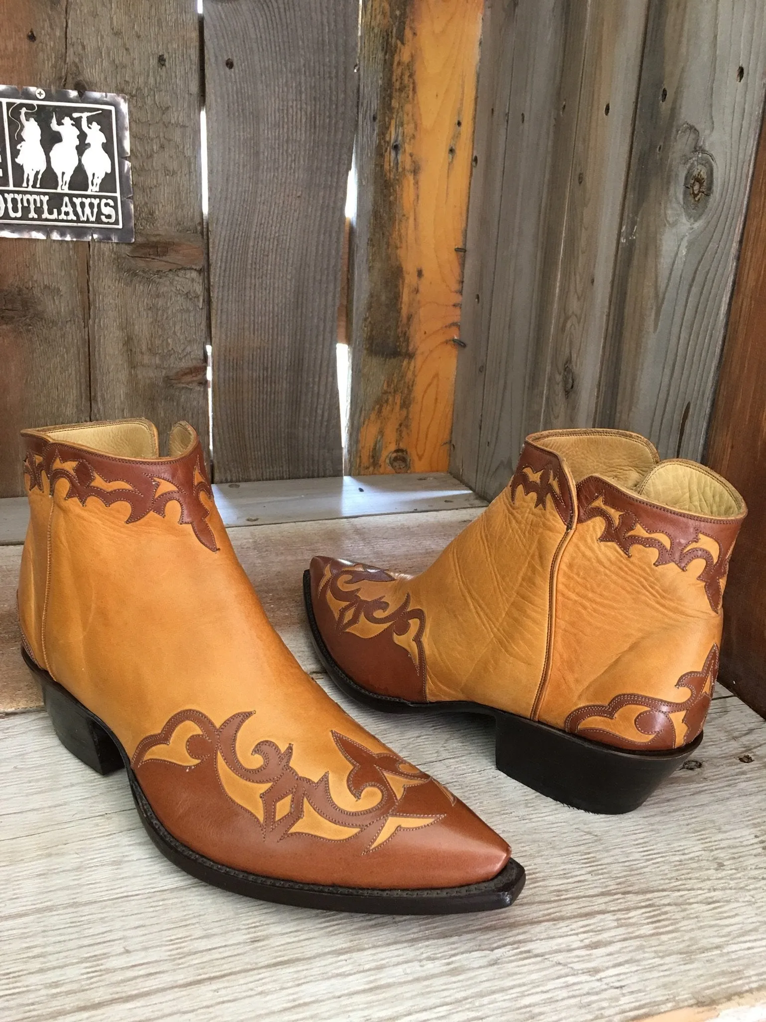 Distressed Ranch Horse & Inlay Tres Outlaws Mule Boot 4060