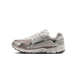 Nike Womens Zoom Vomero 5 Shoes