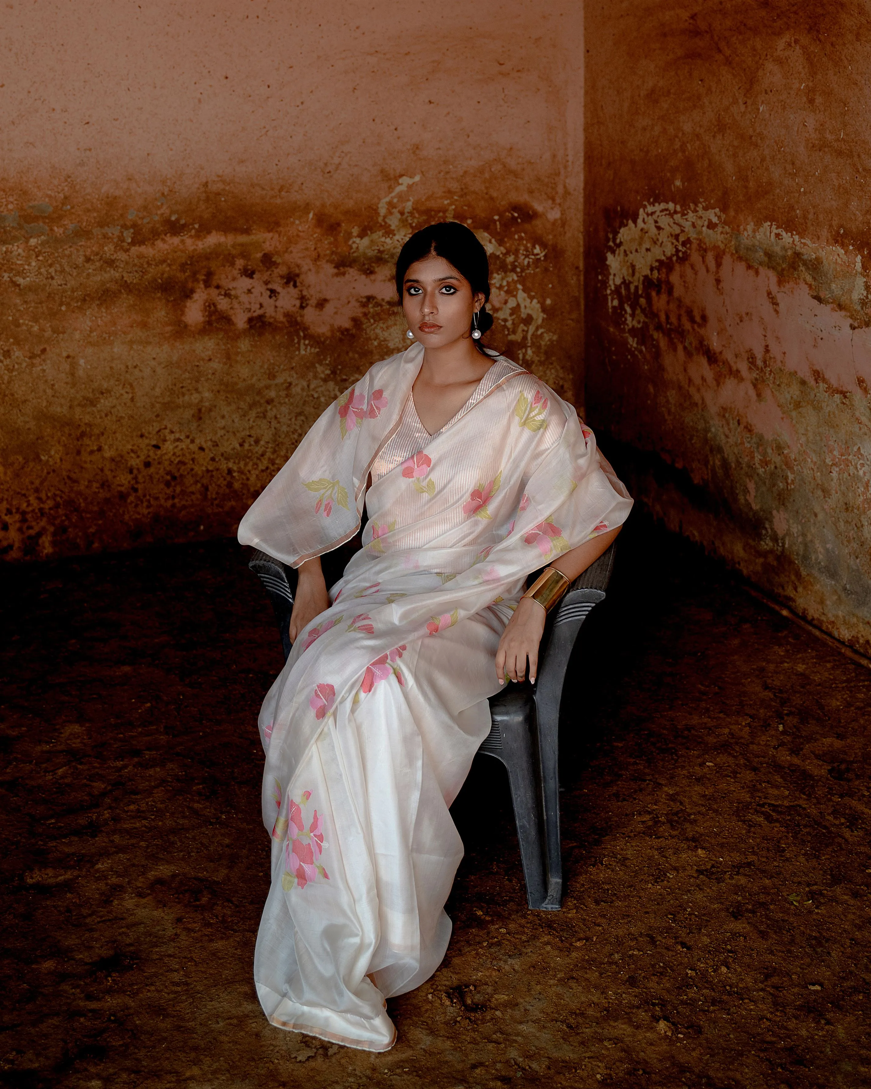 Suparna Som baagaan sari 48 inch width by 5.5 meter length Ivory silk - delivery Time 8 weeks Festive 24 LOOK-12