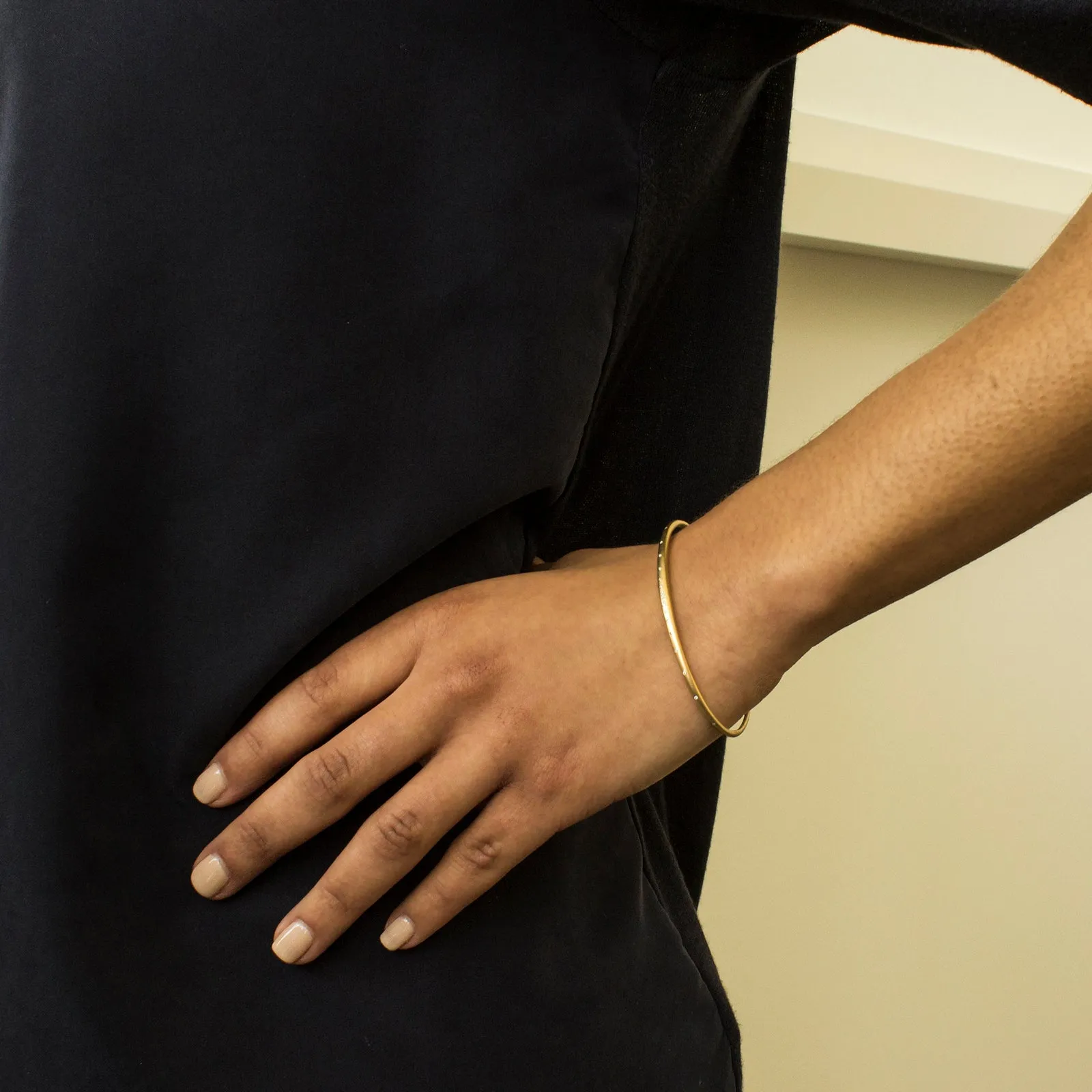 thin arpent cuff with diamonds