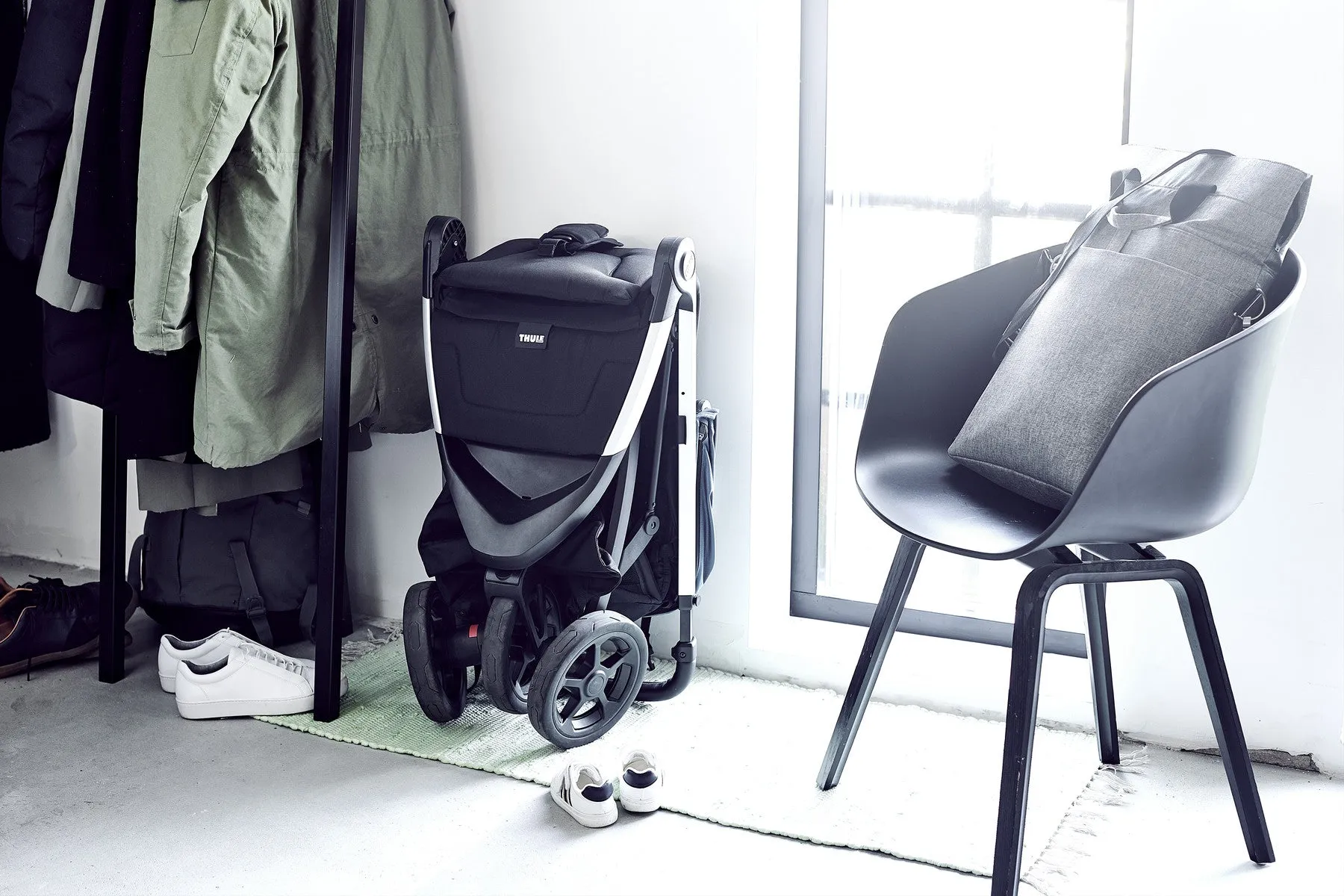 Thule Spring Black/Midnight Black - In Stock